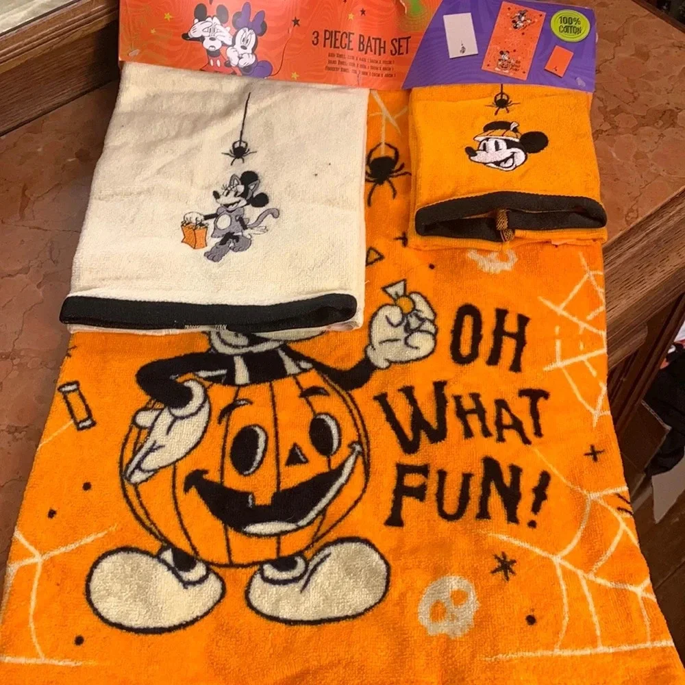 Disney Mickey & Minnie Mouse Halloween Bathroom Towel Set NEW
